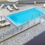 Elevi Aria דירה Tirós